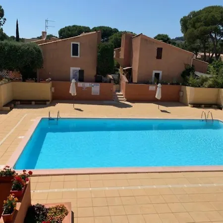 Mitoyenne Dans Calme Avec Piscine Parking Villa Agde