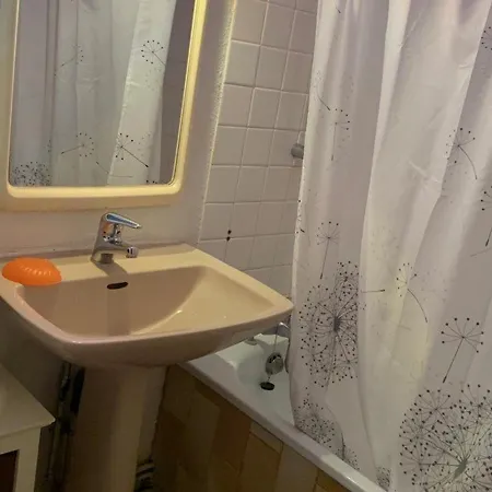 Mitoyenne Dans Calme Avec Piscine Parking - Fr-1-607-33 *