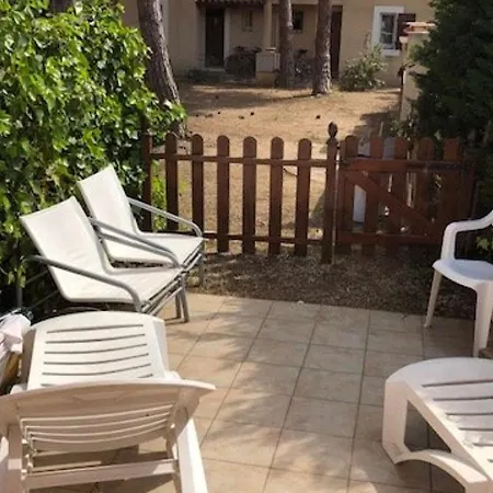 Mitoyenne Dans Calme Avec Piscine Parking - Fr-1-607-33 *