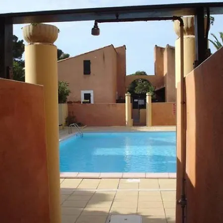 Mitoyenne Dans Calme Avec Piscine Parking Villa Agde