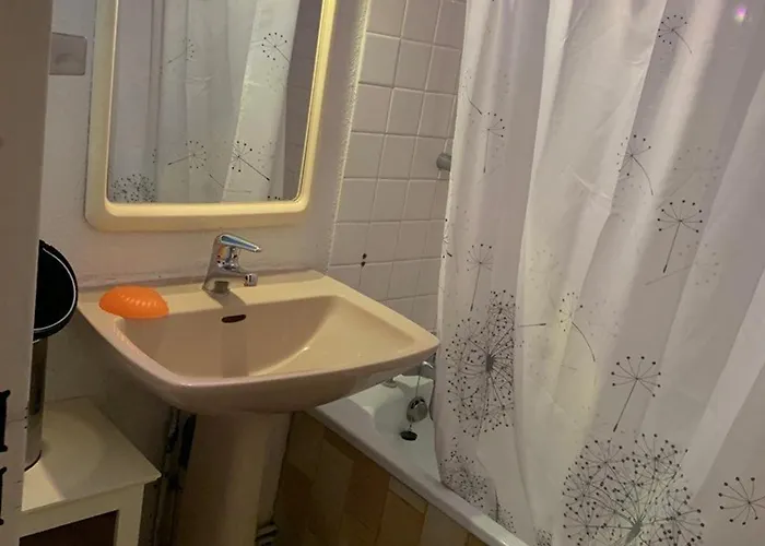 Mitoyenne Dans Calme Avec Piscine Parking - Fr-1-607-33 *