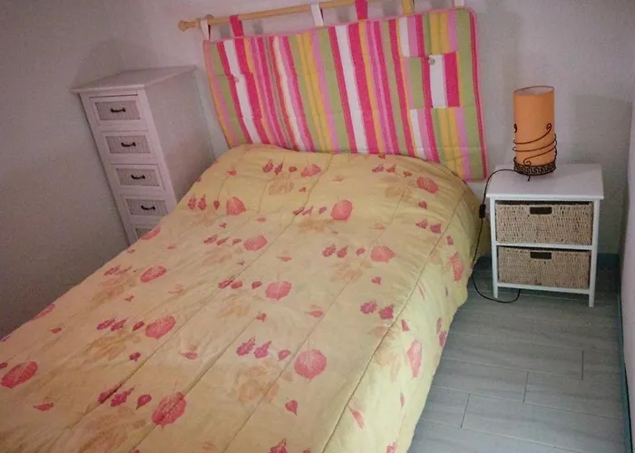 Villa Mitoyenne Dans Calme Avec Piscine Parking - Fr-1-607-33