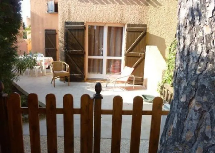 Mitoyenne Dans Calme Avec Piscine Parking - Fr-1-607-33 Villa